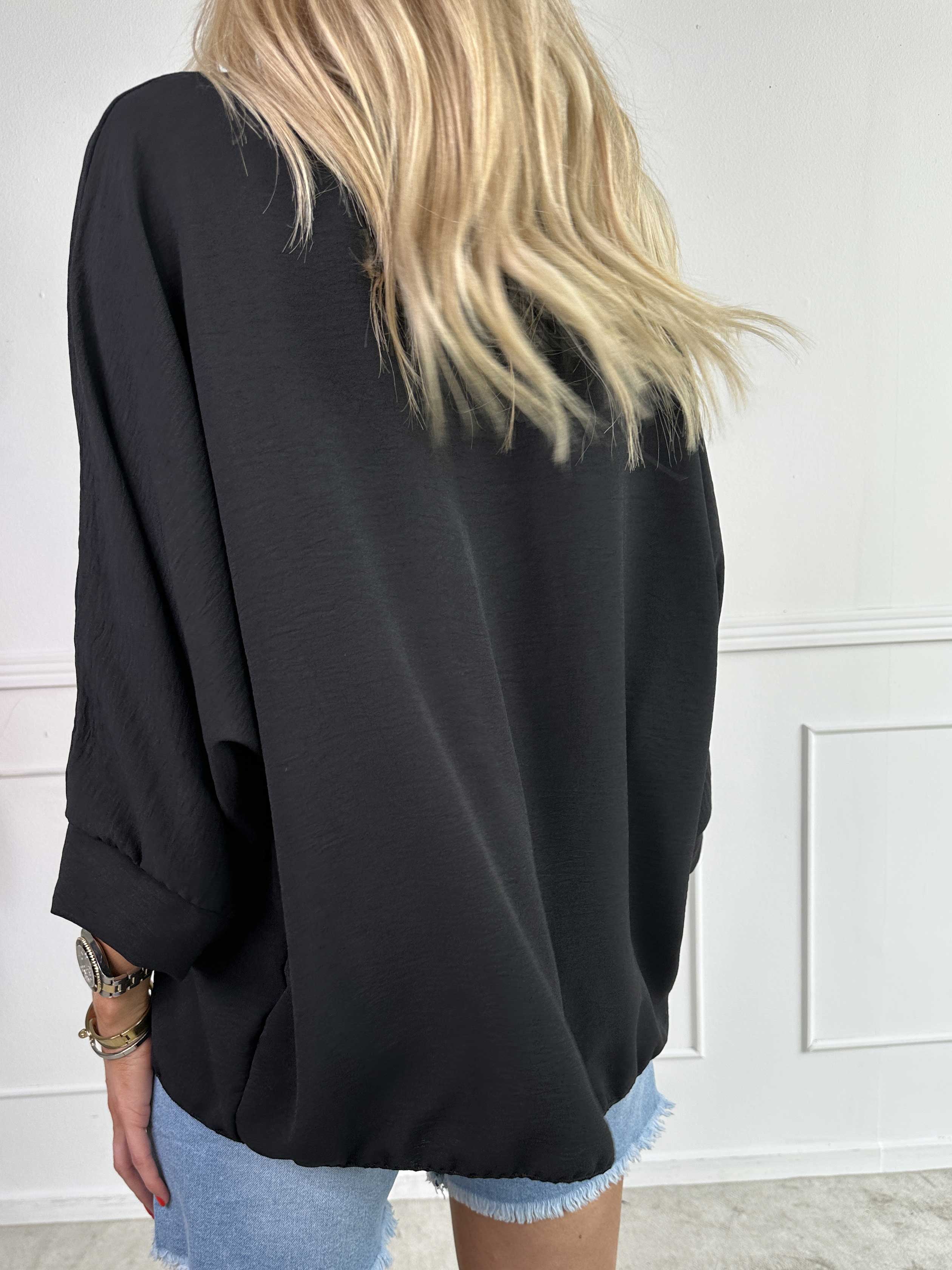 Leonora - Sød tunika med flagermusærmer og blonde